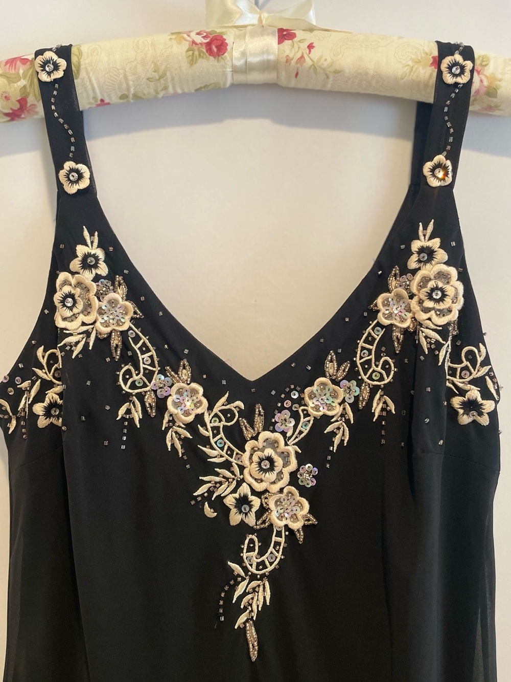 R&M Richards Vintage Floral Embroidery Black Dress- sz 8
Cocktail, party, dinner - Picture 3 of 6